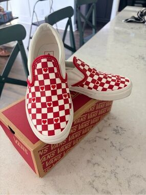 Vans Classic Slip-On in Red and White Heart Checkerboard